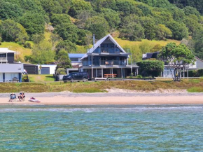 Beachfront Beauty - Opito Bay Holiday Home